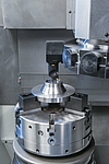 The bottom spindle of the VM 9 turning center can hold workpieces with a diameter of up to 450 mm.
