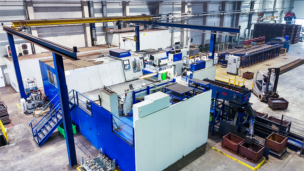 The Hatebur AMP70XL forging machine at the Stratzdorf plant - the heart of the production of rotationally symmetrical forgings with a cycle rate of 70 components per minute