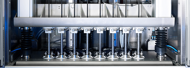 ECM technology: Work area with rifling module for parallel machining. Multiple workpieces are electrochemically machined simultaneously. 