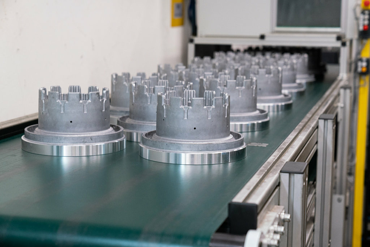 In total, the EMAG machines produce around 300,000 parts per month. 
