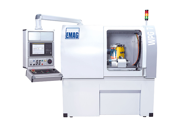Front view of the WPG 7 external cylindrical grinding machine 