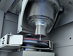 在立式磨床VLC 200 GT中会精加工涡轮叶轮的环形槽和叶轮外部轮廓。