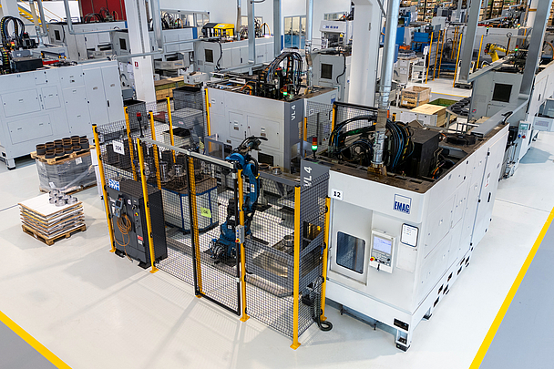 A robot at work on a production system from MR Components. Automation allows additional operations, such as marking, to be carried out flexibly and easily.