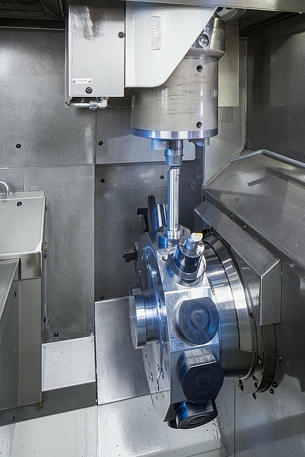 VLC 200 GT turning/grinding center for hard machining—EMAG’s own tool turret