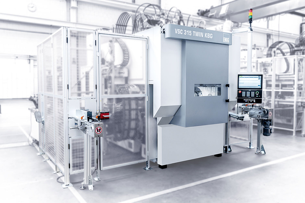 Milling straight ball races of joint housings and joint hubs on the VSC 315 TWIN KBG