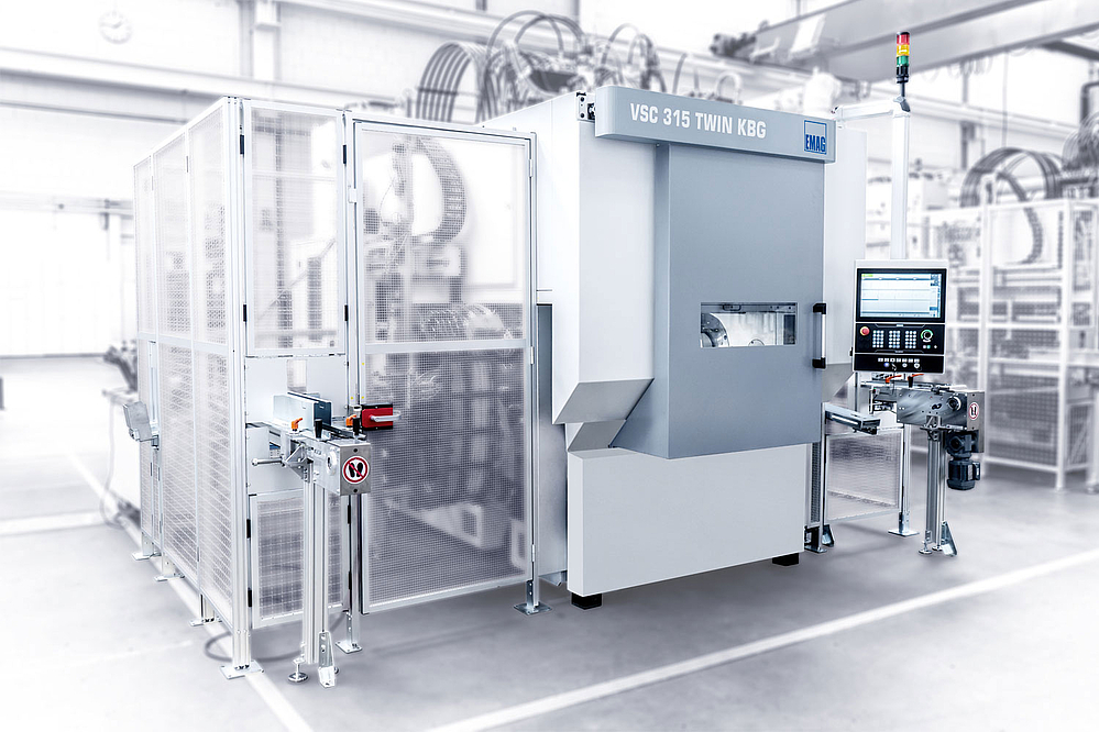 Milling straight ball races of joint housings and joint hubs on the VSC 315 TWIN KBG