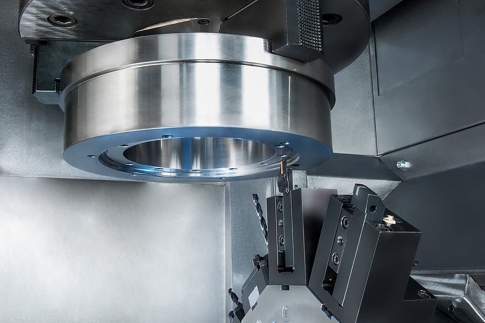 The VLC 400 is a vertical turning machine allows machining of chucked parts up to 400 mm in diameter.