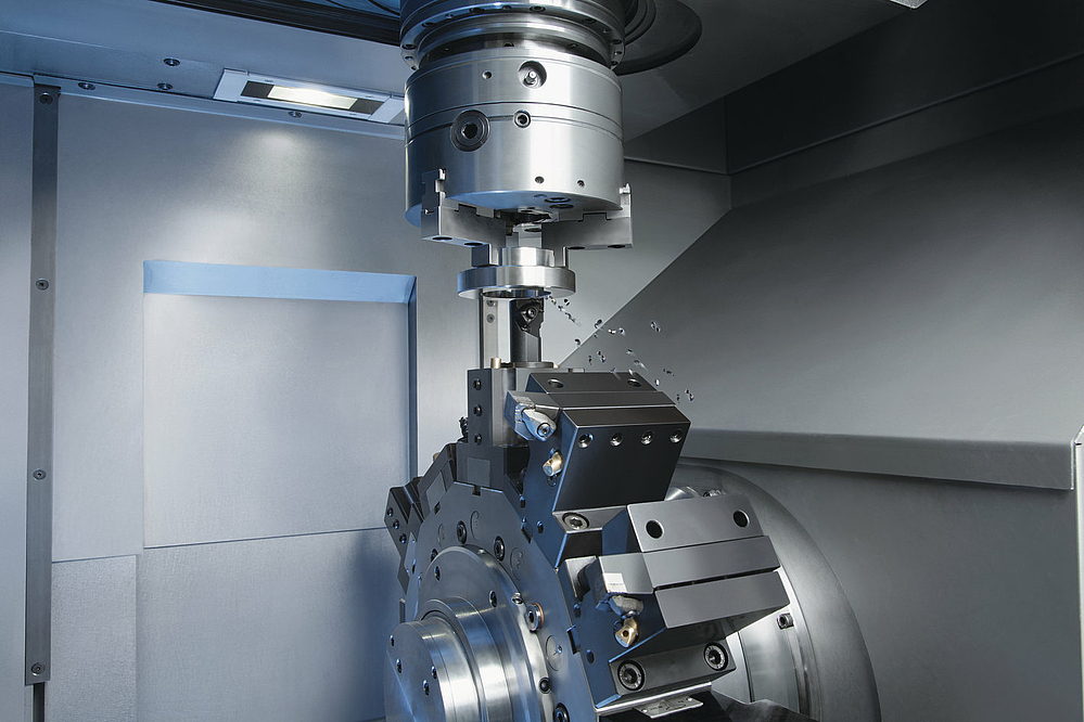 The turret of the VL 2 turning machine is located below the working spindle and can hold up to twelve turning or driven tools.