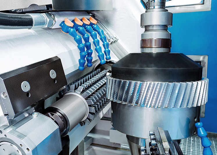 EMAG gear hobbing machine in gear manufacturing – high-productivity gear production for external gears 
