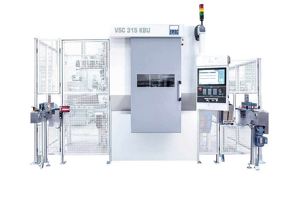 Die VSC 315 KBU ist optimal vorbereitet für die Komplettbearbeitung von Gelenkgehäusen. Die Maschine kombiniert Dreh- und Frästechnologie bei der Bearbeitung von Kugellaufbahnen für CV-Joints.