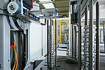 La interconexión del sistema de producción para piñones de cadena se realiza a través del sistema de automatización TrackMotion