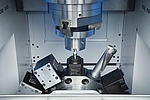 CNC Drehmaschine VSC 250 kann über angetriebene Werkzeuge ausgerüstet und damit auch für die Fräsebearbeitung eingesetzt werden.