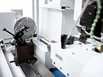 The W 11 CNC grinding machine is also available with an internal grinding device. 
