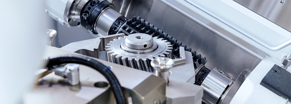 Hob milling of external gear teeth on the CLC 200 HC. Direct drives and rigid setup ensure high gear tooth quality.