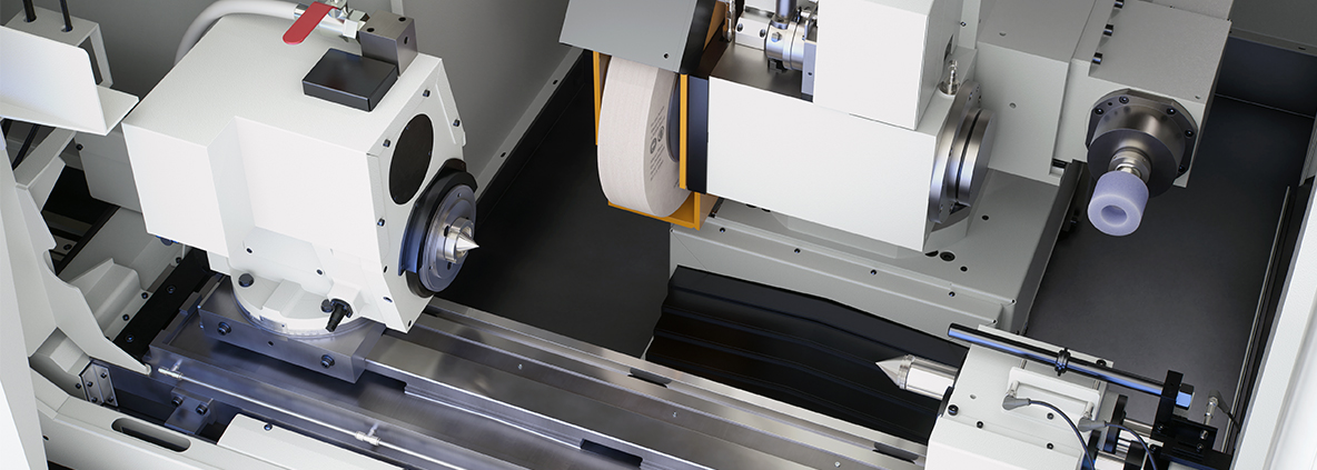 Work area of the EMAG UG with work headstock, grinding headstock and tailstock for precision universal grinding.