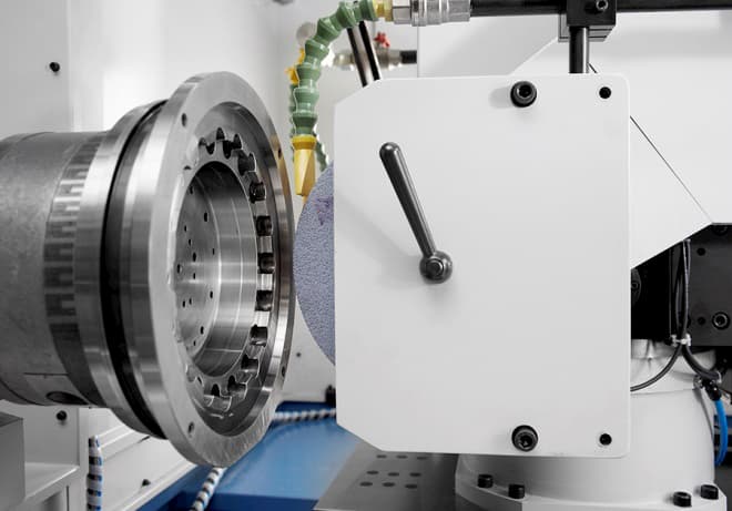 Schleifmaschine W 11 CNC von EMAG Weiss zum Planschleifen